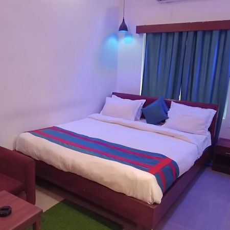 Aristro Club Hotell Calcutta Exteriör bild
