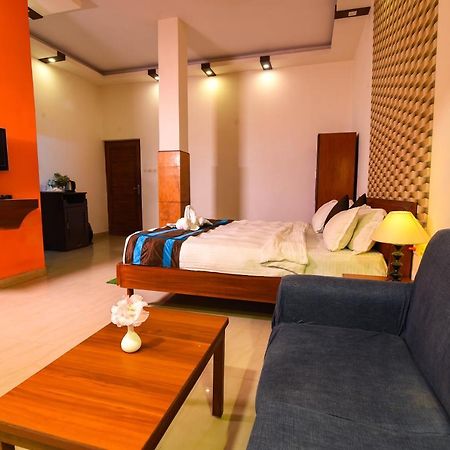 Aristro Club Hotell Calcutta Exteriör bild