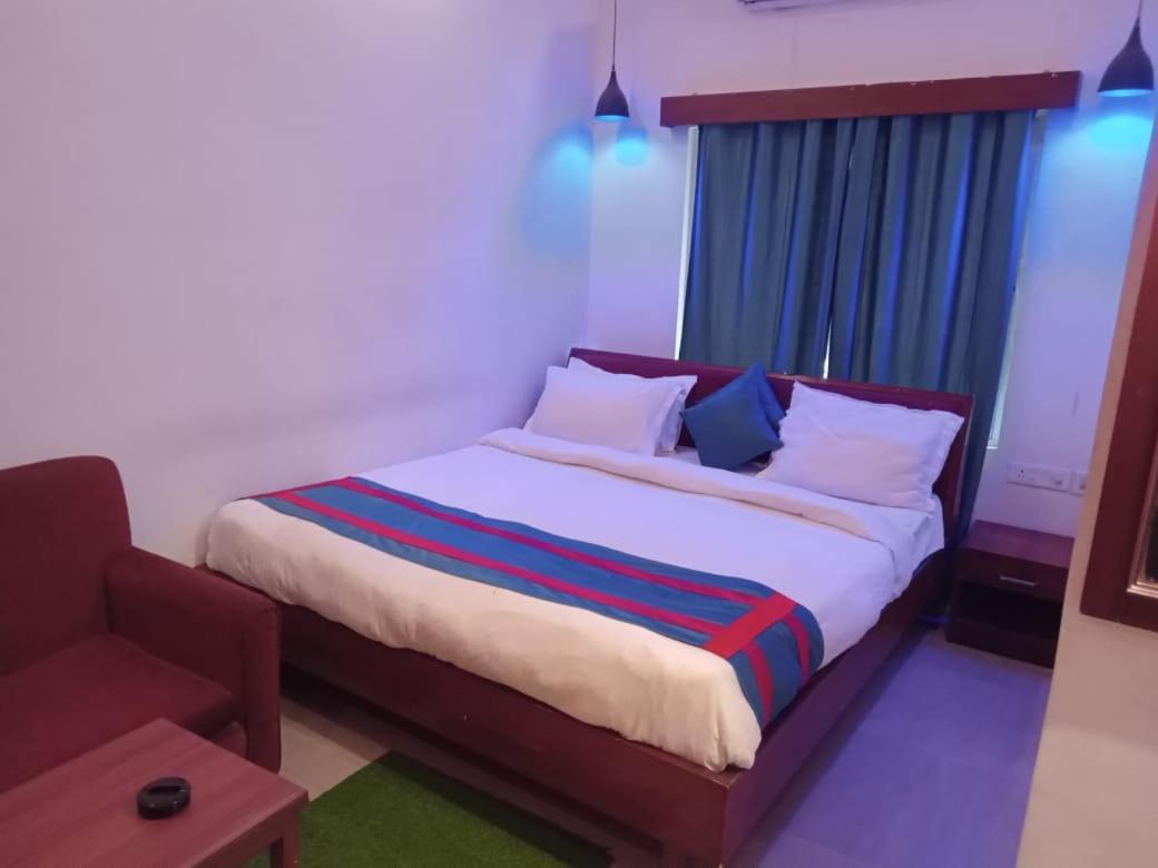 Aristro Club Hotell Calcutta Exteriör bild