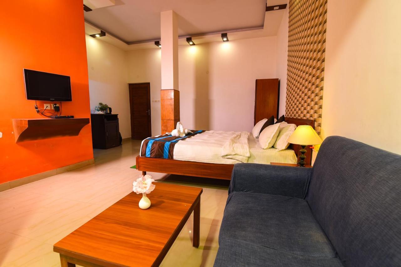 Aristro Club Hotell Calcutta Exteriör bild