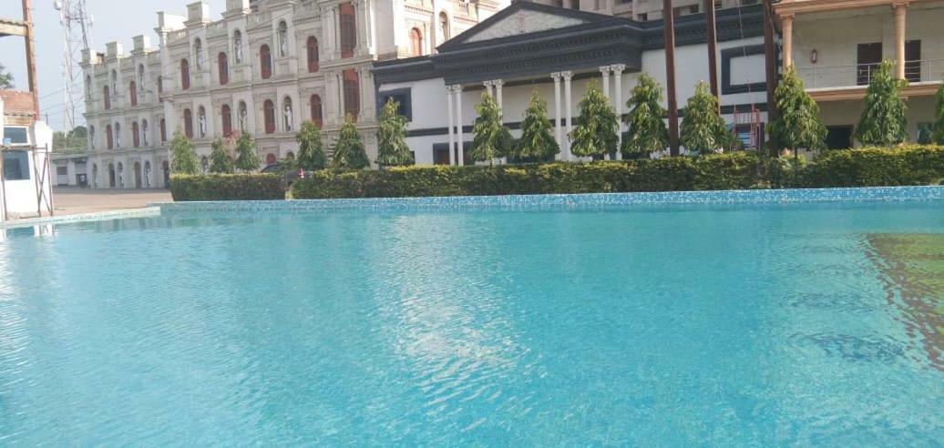 Aristro Club Hotell Calcutta Exteriör bild